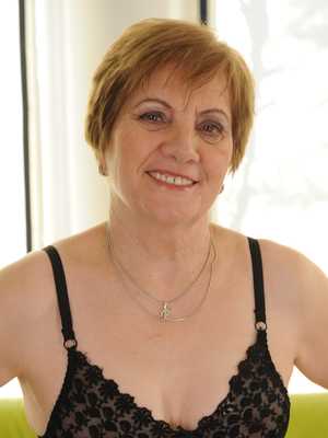 Gina Gerson, Piros